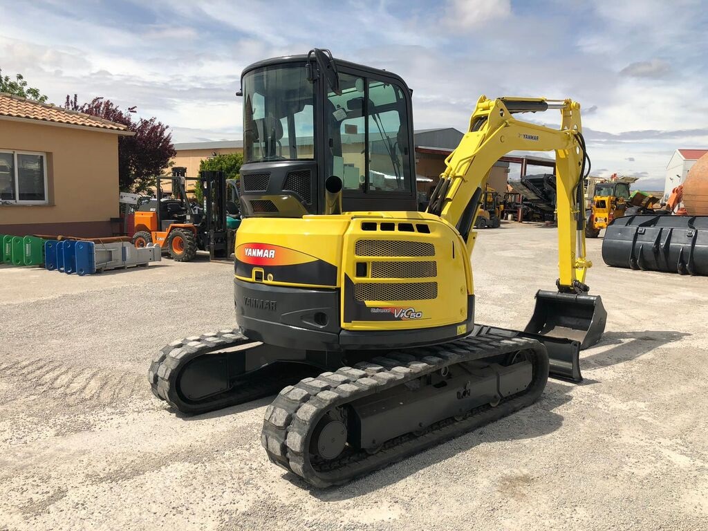 MINI EXCAVADORA 