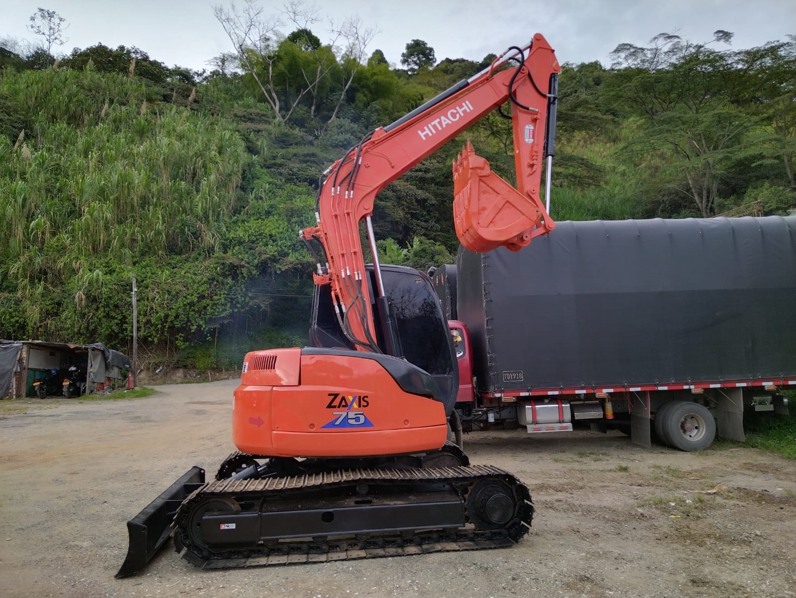 EXCAVADORA 